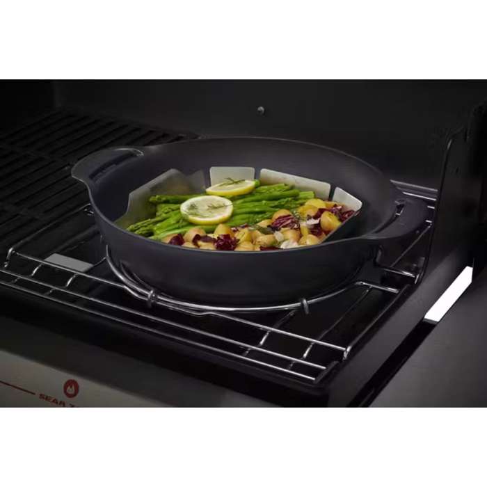 Weber Crafted Wok And Steamer (Cast Iron) 7607