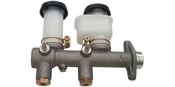 Brake Master Cylinder Nissan Stanza (80-84)(2 Ports Out Of The Left)(Tandem)(2 Bottles)