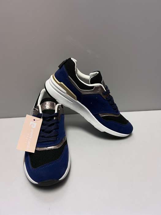 Pierre Cardin Sneakers - Size 7