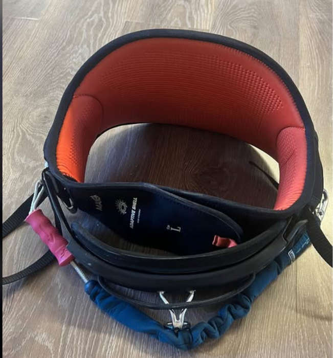 Manera Halo Kitesurfing Harness (Used only 4 times)