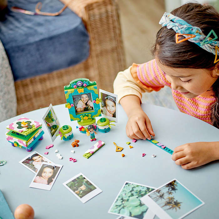 LEGO® ǀ Disney Encanto Mirabels Photo Frame and Jewellery Box 43239