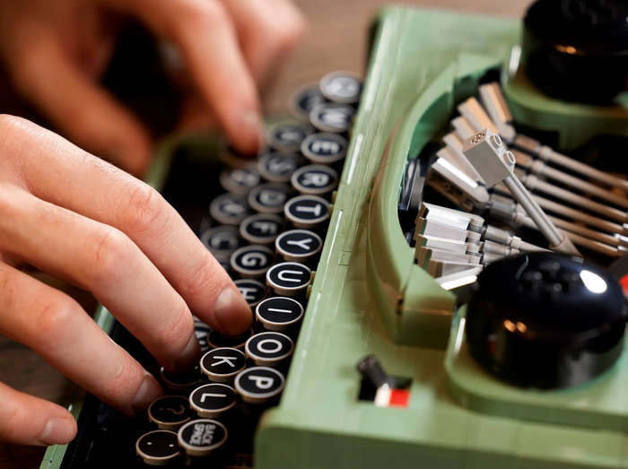 LEGO Ideas  21327 typewriter