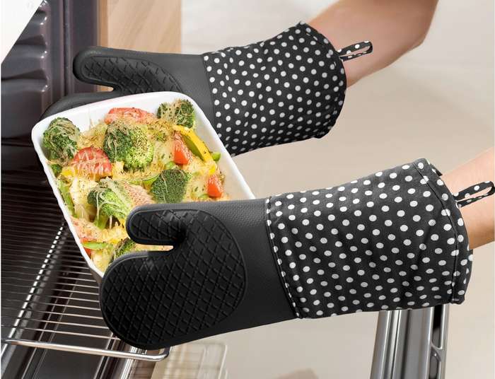 Oven Gloves Silicone 2 Pcs Black W/ White Dots