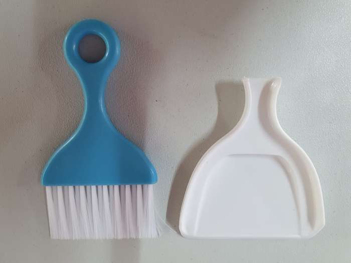 Small brush and tray