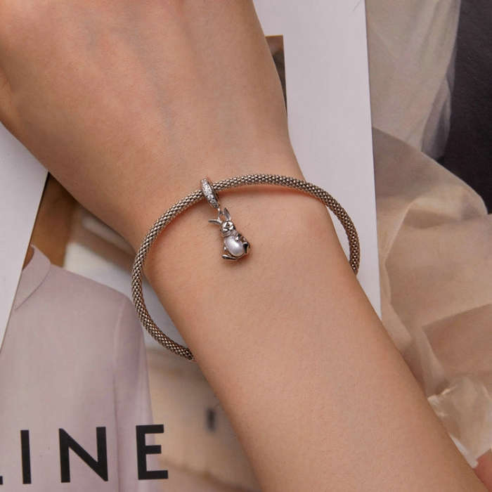 BSC745 S925 Sterling Silver Rabbit Holding Pearl Bracelet Platinum Plated Beads