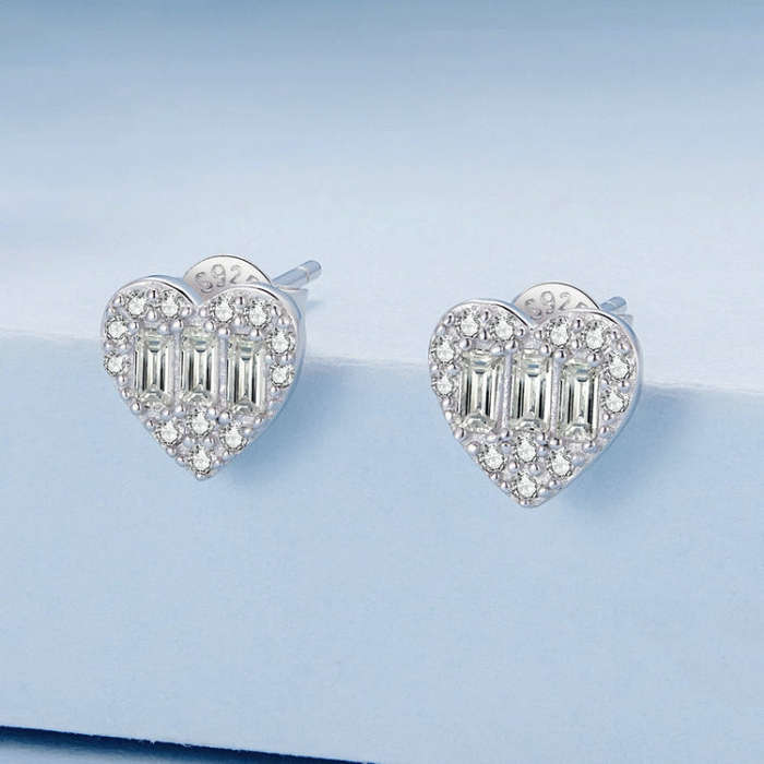 BSE766 Sterling Silver S925 Plated Platinum Sparkling Zirconia Heart Stud Earrings