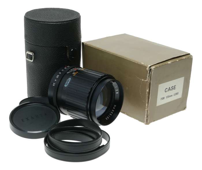 Exakta Auto Exaktar 135mm f/2.8 Telephoto Lens with Case