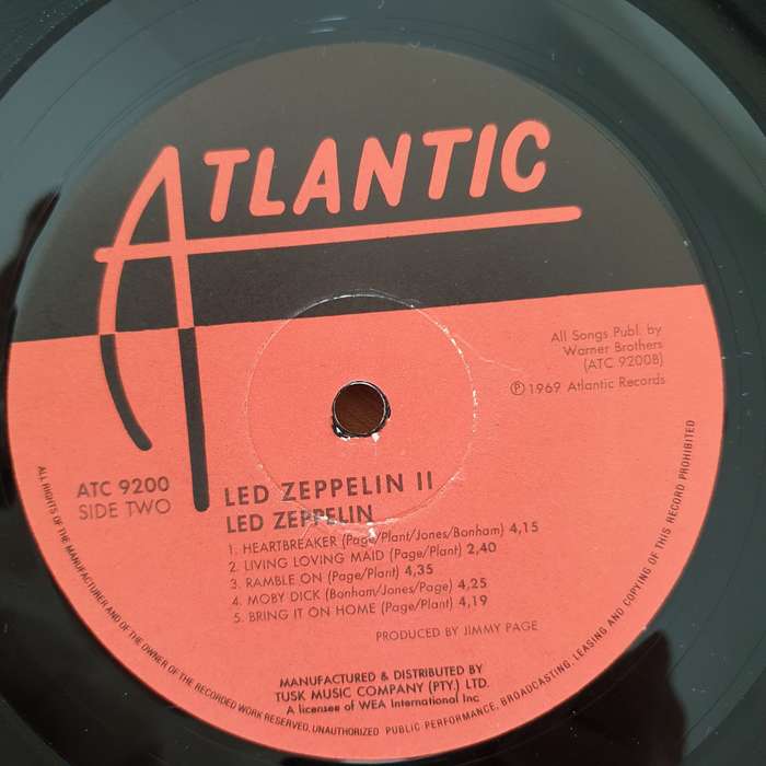 Led Zeppelin  Led Zeppelin II - Vinyl LP Record - Very-Good+ Quality (VG+) (verygoodplus)
