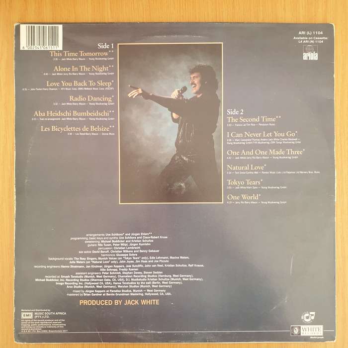 Engelbert Humperdinck   In Love - Vinyl LP Record - Very-Good- Quality (VG-) (minus)