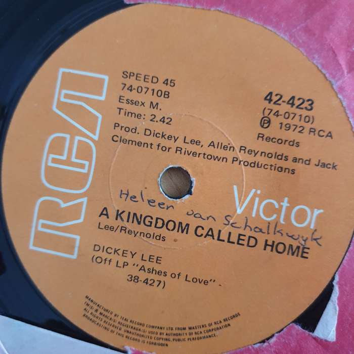 Dickey Lee  A Kingdom I Call Home / Ashes Of Love - 7" Vinyl Record  (VG) (DLB)
