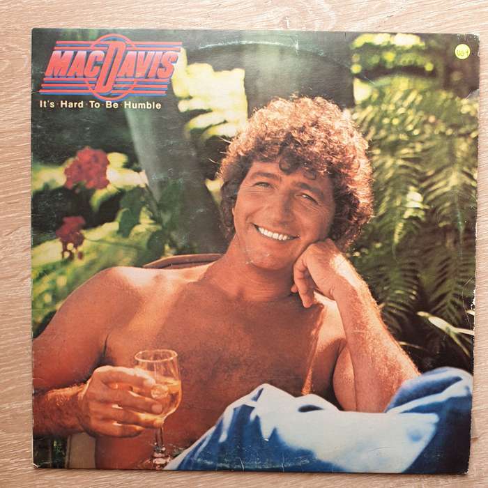 Mac Davis - It's Hard To Be Humble -  Vinyl LP Record - Very-Good+ Quality (VG+)