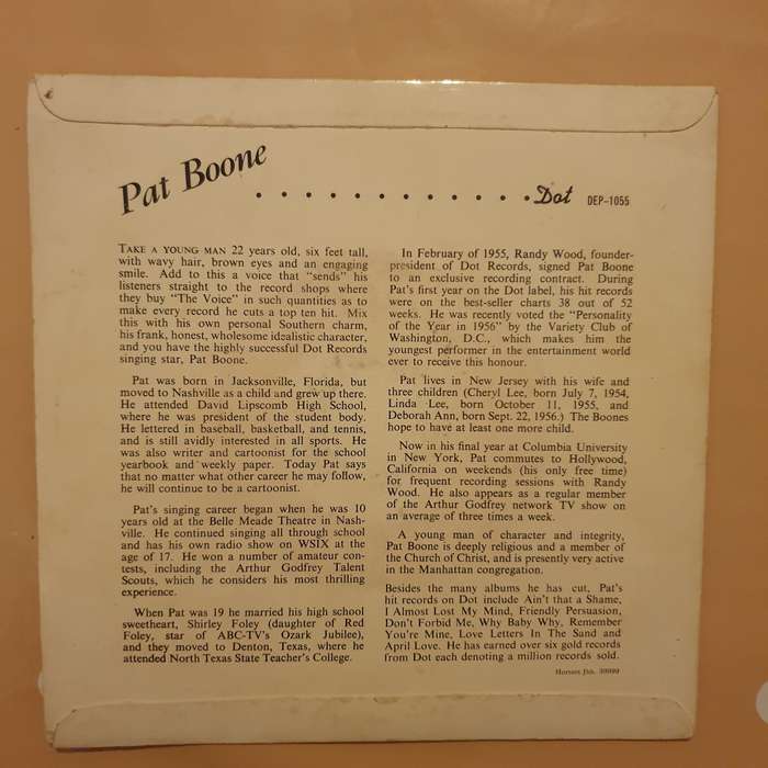 Pat Boone  A Date With Pat Boone - Vinyl 7" Record - Very-Good+ Quality (VG+)