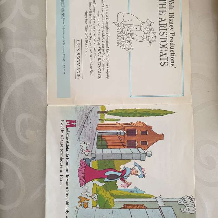 Walt Disney - The Aristocats with Book - Vinyl 7" Record - Very-Good+ Quality (VG+)