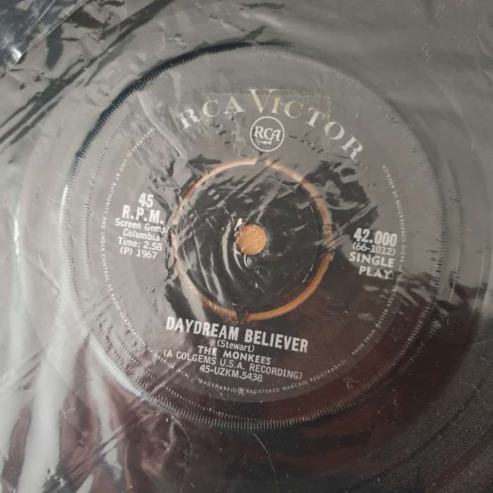 The Monkees  Daydream Believer - Vinyl 7" Record - Opened  - Very-Good Quality (VG) (vergood)