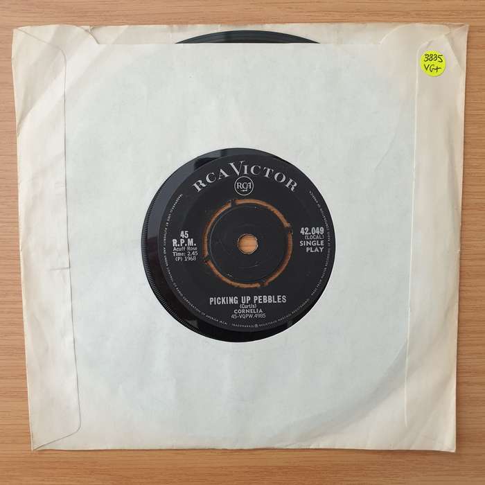 Cornelia  Picking Up Pebbles - Vinyl 7" Record - Very-Good+ Quality (VG+) (verygoodplus)