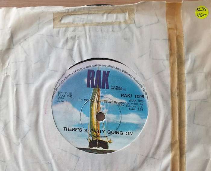 Racey  There's A Party Going On - Vinyl 7" Record - Very-Good+ Quality (VG+) (verygoodplus)