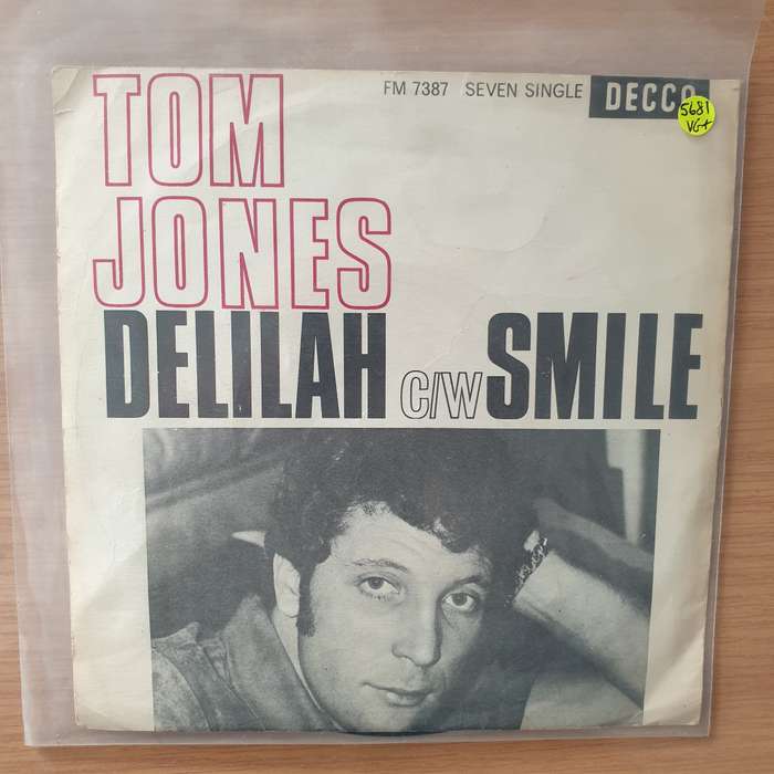 Tom Jones  Delilah/Smile - Vinyl 7" Record - Very-Good+ Quality (VG+) (verygoodplus)