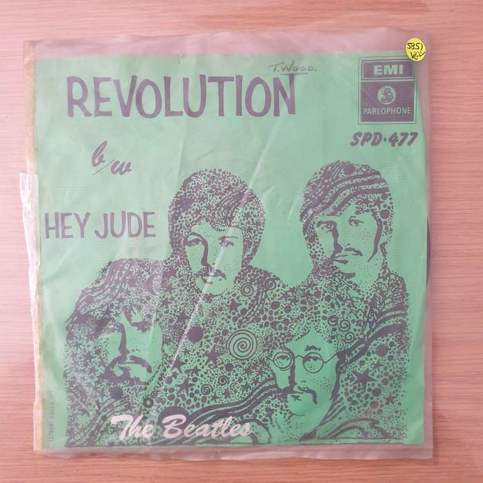 The Beatles  Revolution / Hey Jude - Vinyl 7" Record - Very-Good Quality (VG)