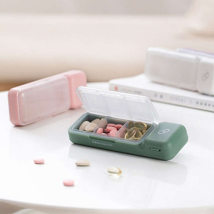 TR017 Portable Medicine Cutter Portable Mini 7 Days Sealed Separate Medicine Box