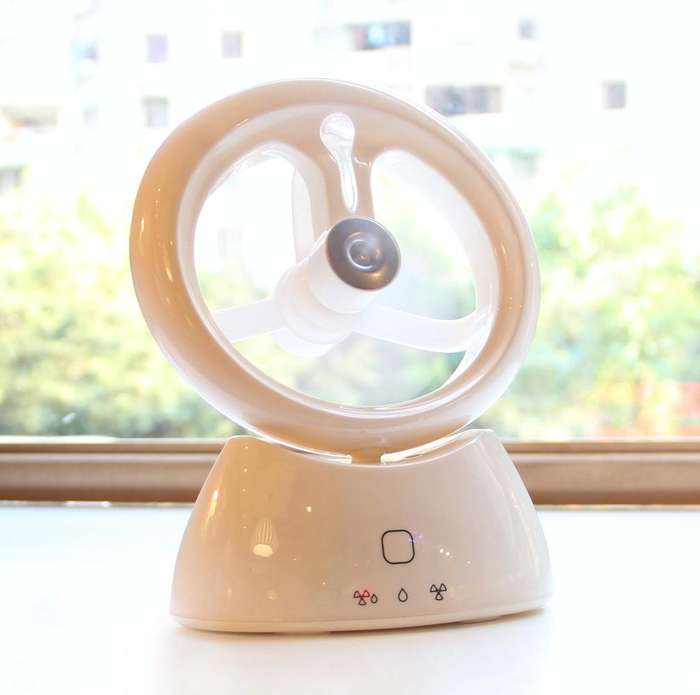 Mini USB Rechargeable Spray Fan Student Dormitory Office Desktop Mute Fan(Glossy White)
