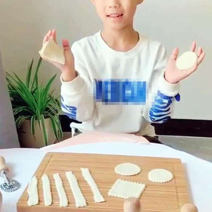 Zinc Alloy Biscuit Mold Cake Mould Baking Kitchen Tools, Style:Short Handle Wheel