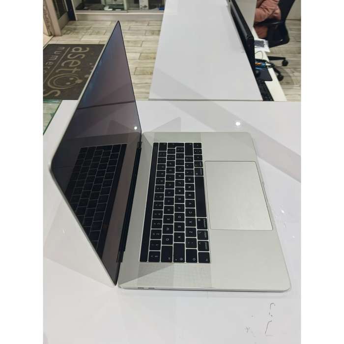 2018 Apple MacBook Pro 15-inch 2.6GHz 6-Core i7 (Touch Bar, 32GB RAM, 1TB SSD, Silver)  | model A...