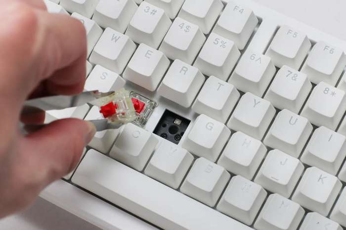 Ducky Keyboard Zero 6108 100% Mechanical Wireless Keyboard; RGB; USB 2.0 / 2.4GHz / BT - White - ...