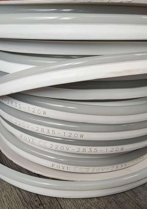 FOYU 50m Heavy Duty Neon Flexible SMD2835 Led Chip LED Weatherproof Rope Light Strip Roll