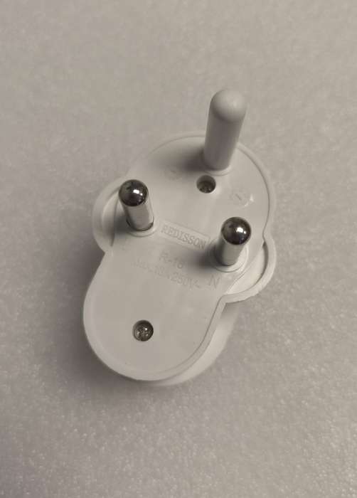 REDISSON R-18 Continental 220v Schuko and Euro Multi-Plug Adapter (10007703)