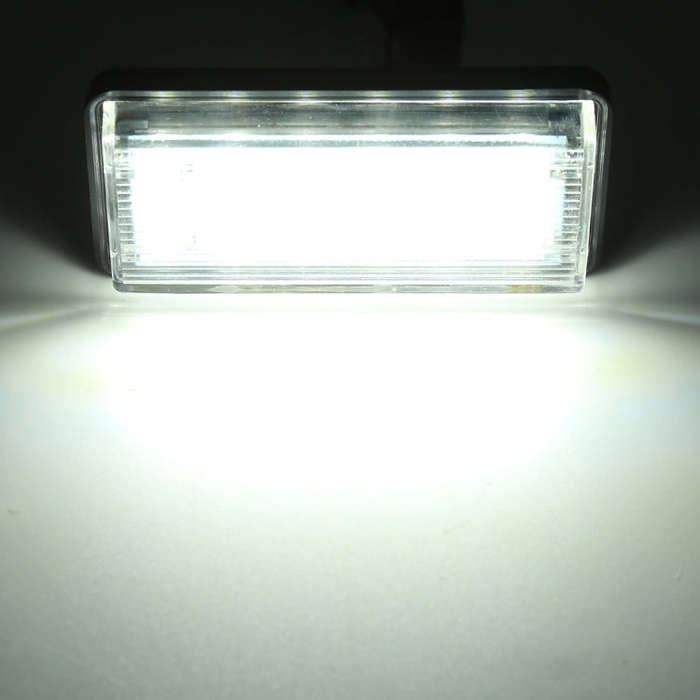 2 PCS DC12V / 1.5W/ 6000K / 100LM Car LED License Plate Light 18LEDs SMD-3528 Lamps for Lexus(Whi...