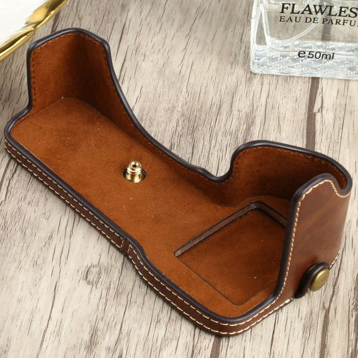 1/4 inch Thread PU Leather Camera Half Case Base for Sony ILCE-7RM4 / A7RM4 / A7R IV (Coffee)