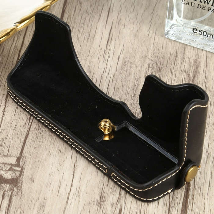 1/4 inch Thread PU Leather Camera Half Case Base for FUJIFILM XT200 (Black)