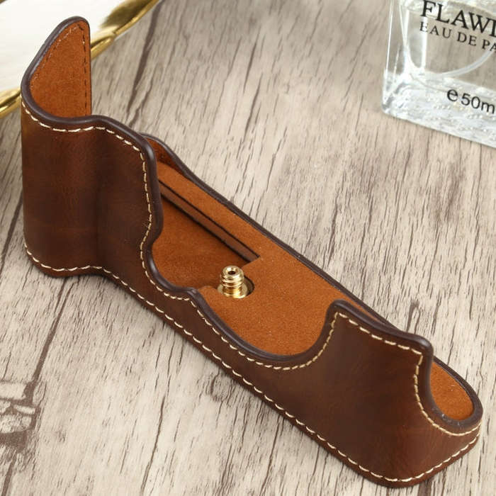 1/4 inch Thread PU Leather Camera Half Case Base for FUJIFILM XT200 (Coffee)