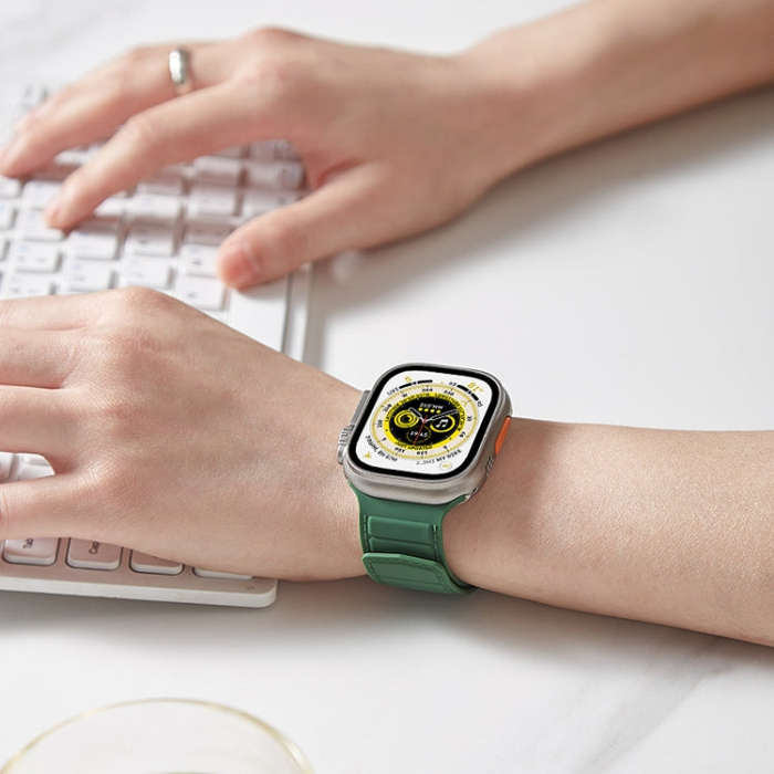 For Apple Watch 9 41mm Loop Magnetic Silicone Watch Band(Green)