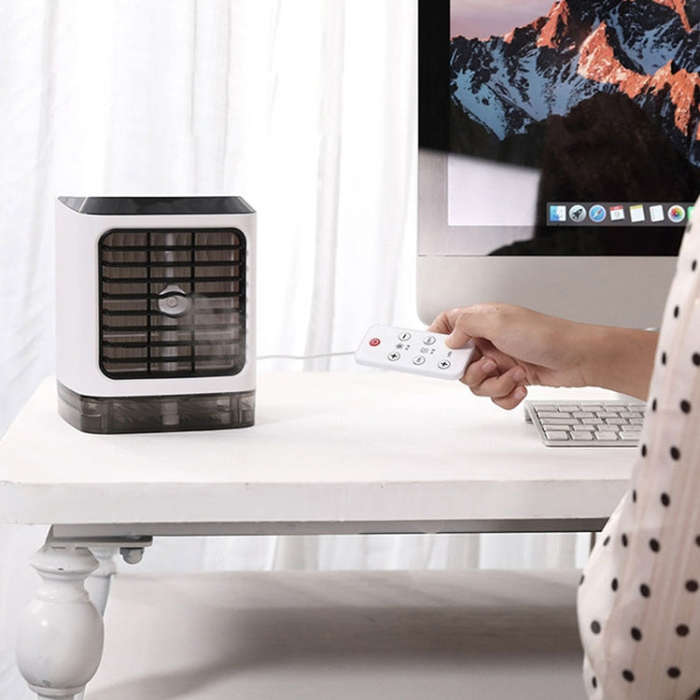 Mini Desktop Cooling Fan Humidifier Air Conditioning Fan Moisturizing Spray Fan(White)