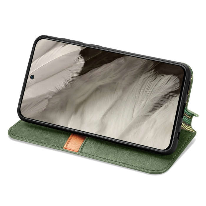 For Google Pixel 8 Cubic Grid Pressed Magnetic Leather Phone Case(Green)