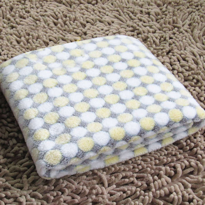 Soft Flannel Pet Blanket Dots Printed Breathable Bed Mat Warm Pet Sleeping Cushion Cover for Pet ...
