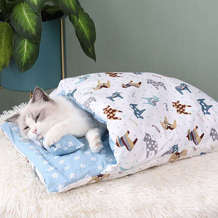 Closed Removable and Washable Cat Litter Sleeping Bag Winter Warm Dog Kennel, Size: M(Blue Pony)
