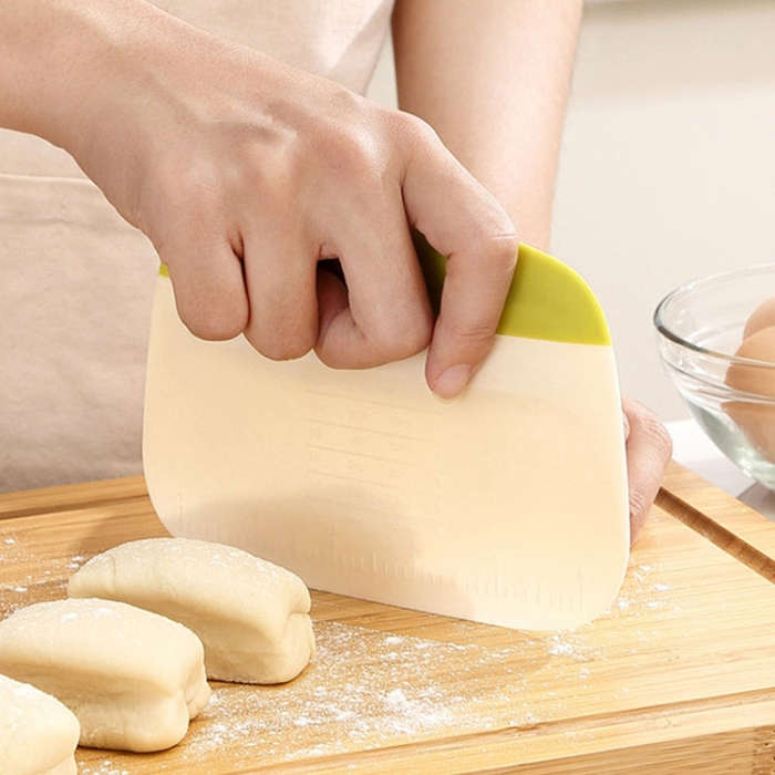 Kitchen Household Pasta Cutter Baking Plastic Squeegee Tool(Yellow)