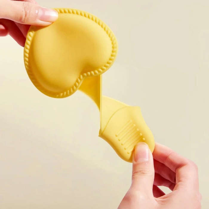 2pcs Heart-shaped Heat Insulation Anti-scalding Gloves Silicone Non-slip Bowl and Plate Clamp(White)