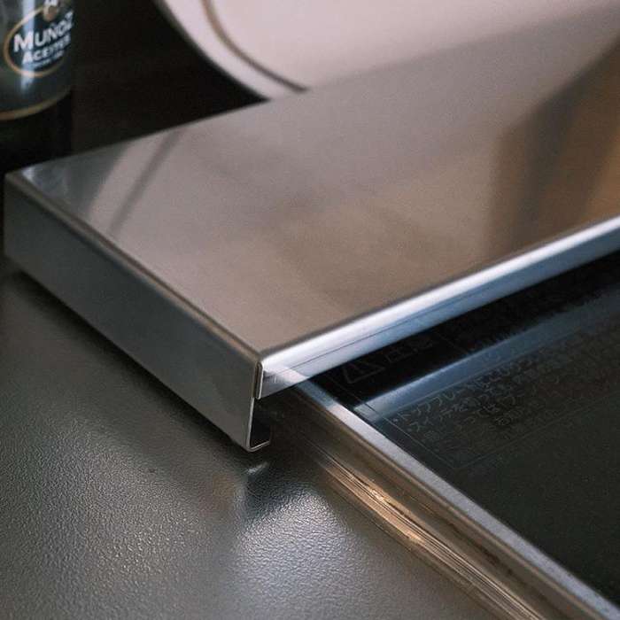 Stainless Steel Exhaust Vent Cover Gas Stove Cover Seasoning Rack Oil Splash Guard 64x10x2.5cm
