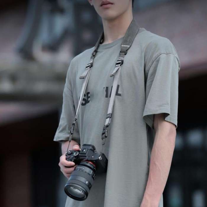 Cwatcun D213  Medium Universal Camera Shoulder Strap Matte Leather Quick Release Strap(Dark Gray)
