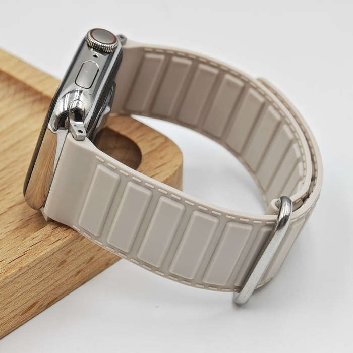 For Apple Watch Series 7 41mm Reverse Buckle Magnetic Silicone Watch Band(Silver Buckle Starlight)