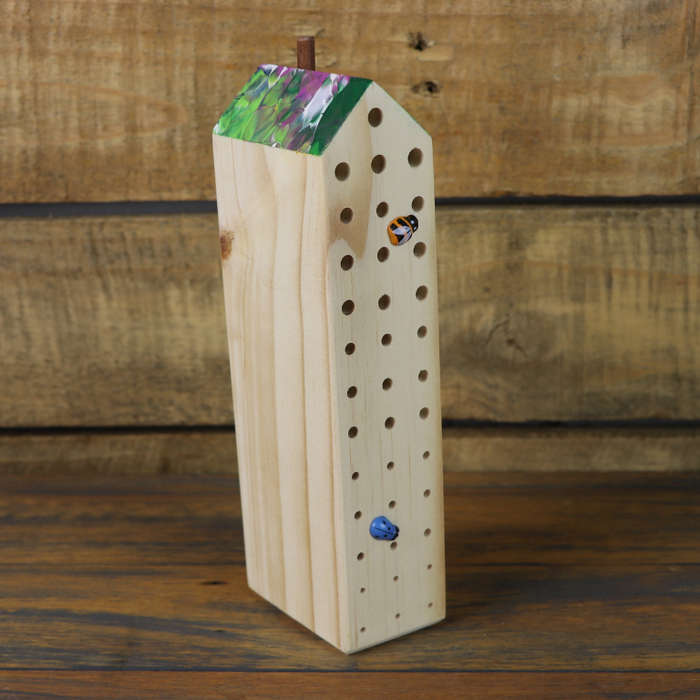 Bee Hotel (Single 20cm)