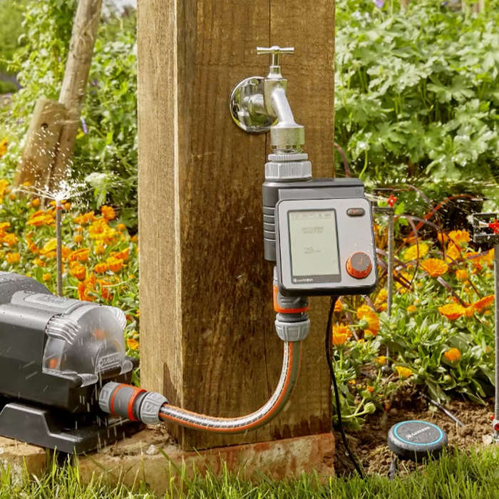 GARDENA 6 Way Water Distributor + Master Control