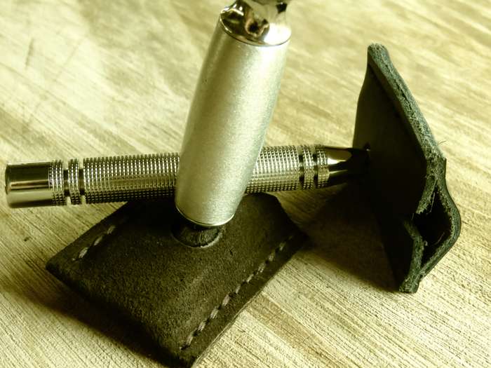 Safety razor sheath - Brown suede (textured)