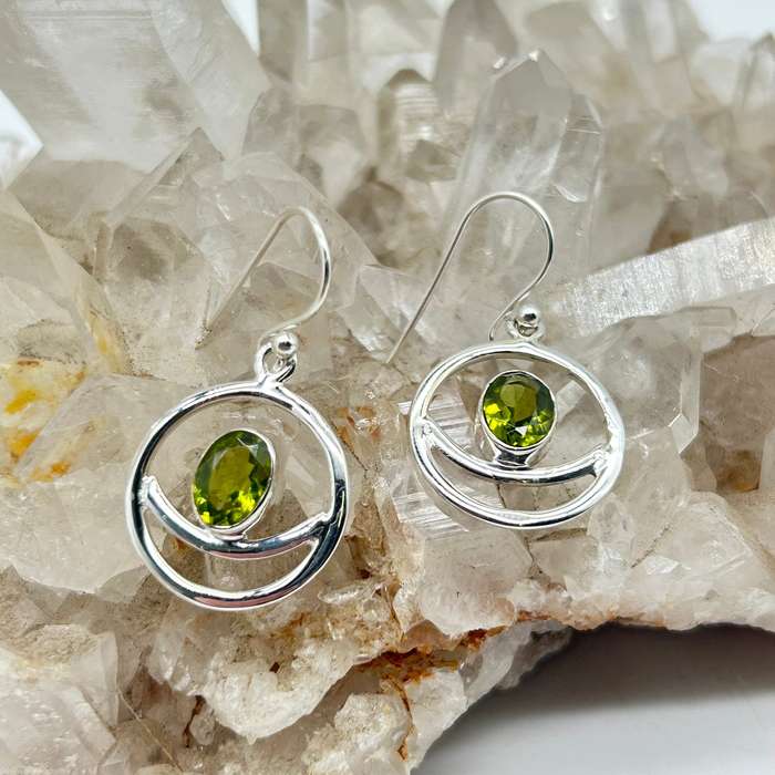 Modren Crescent Moon Peridot Crystal Sterling Silver Ring