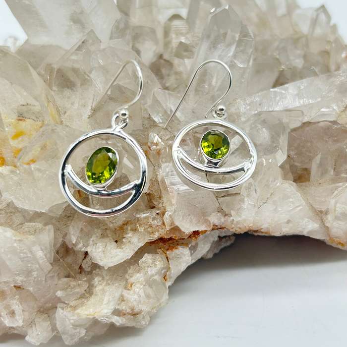 Modren Crescent Moon Peridot Crystal Sterling Silver Ring