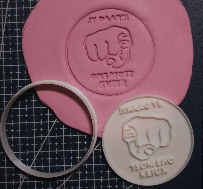ST056 Cupcake Stamp and Cutter Jy Daar Ons moet Kuier
