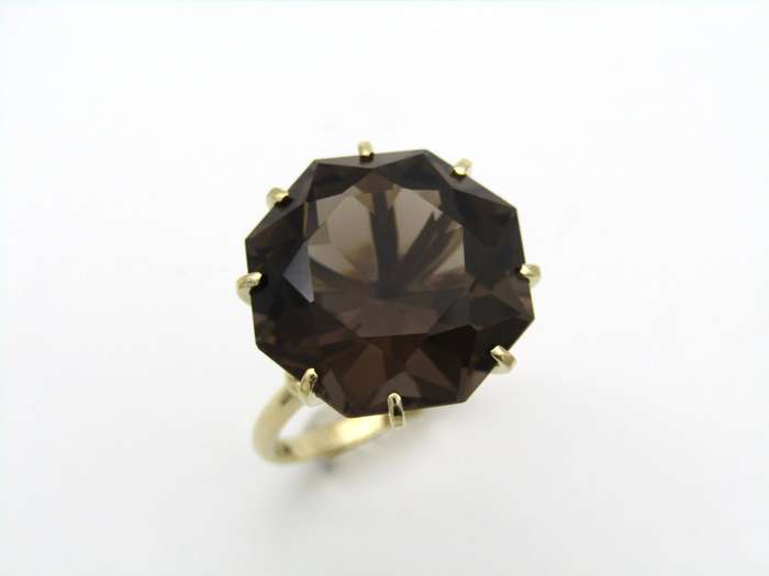 9K gold smoky quartz ring.